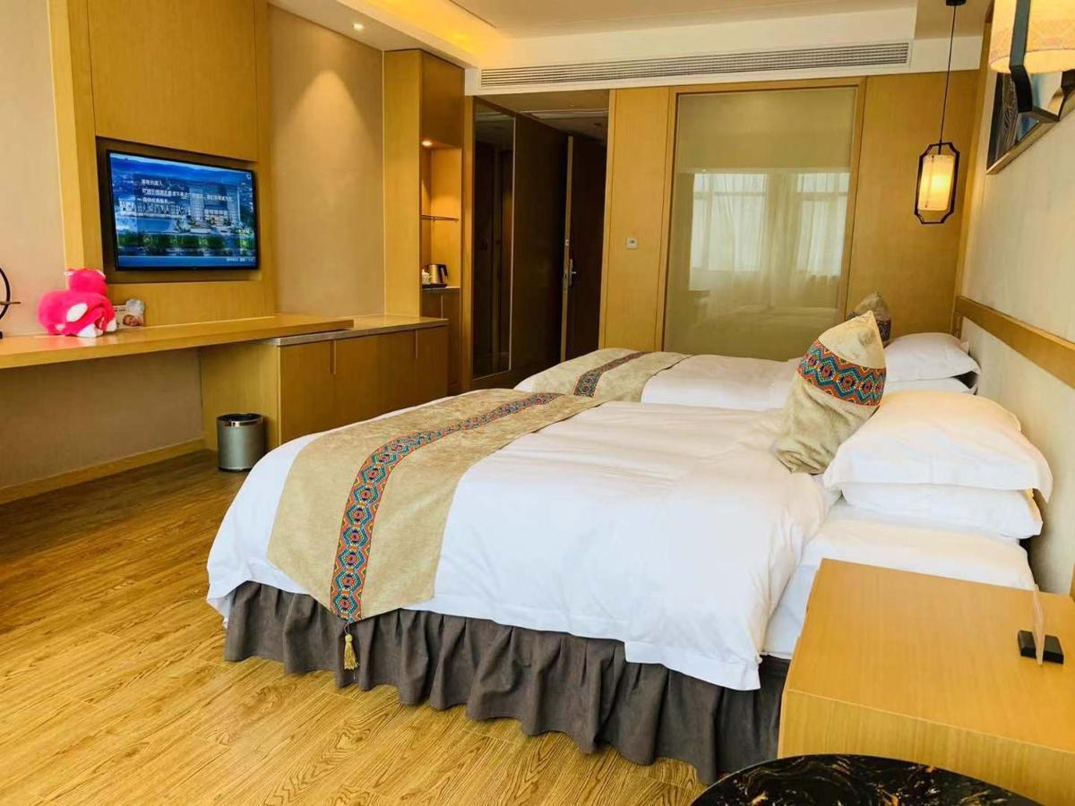 Ramada Plaza By Wyndham Enshi Hotel Exterior photo